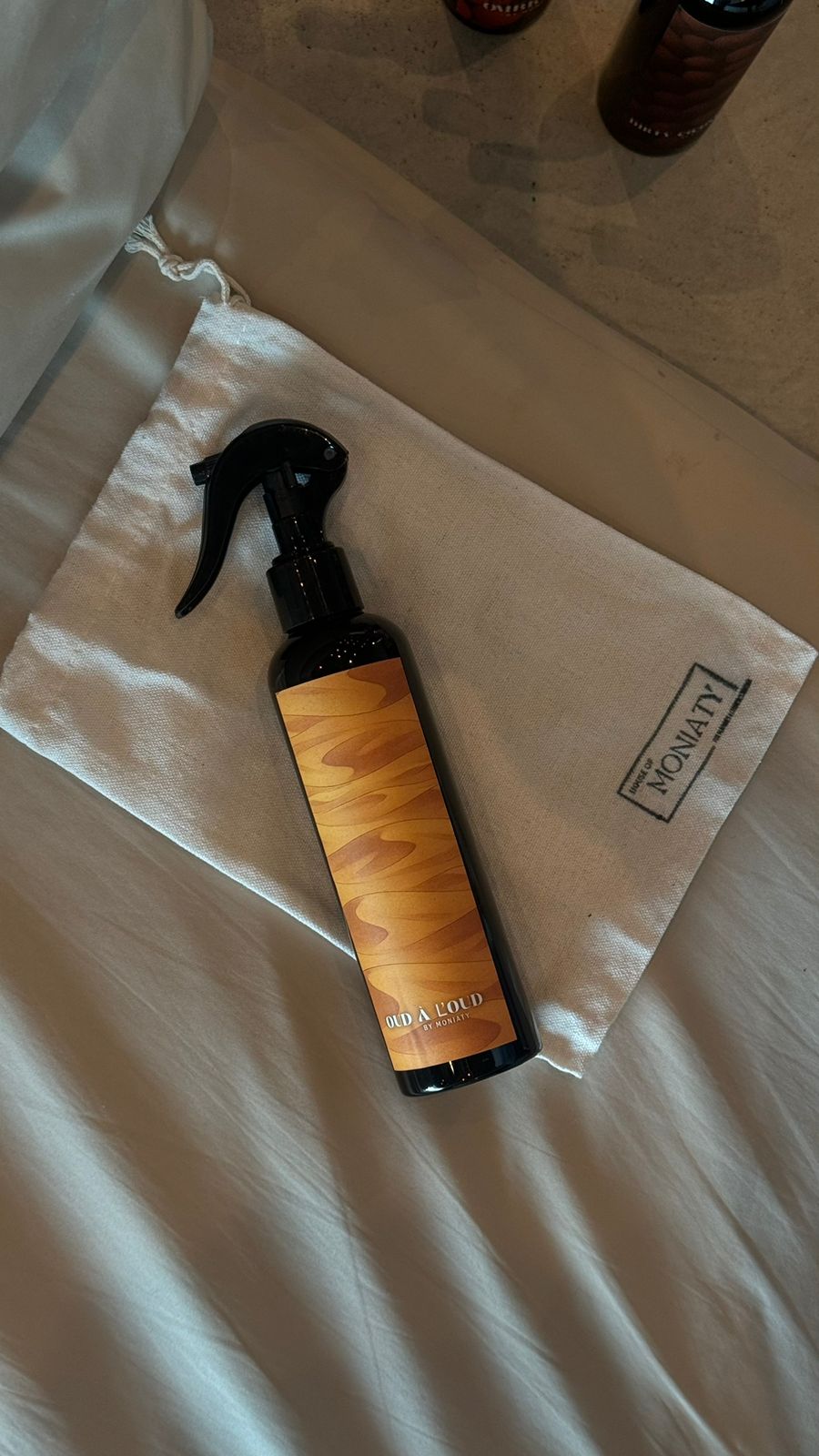 ode à loud room spray